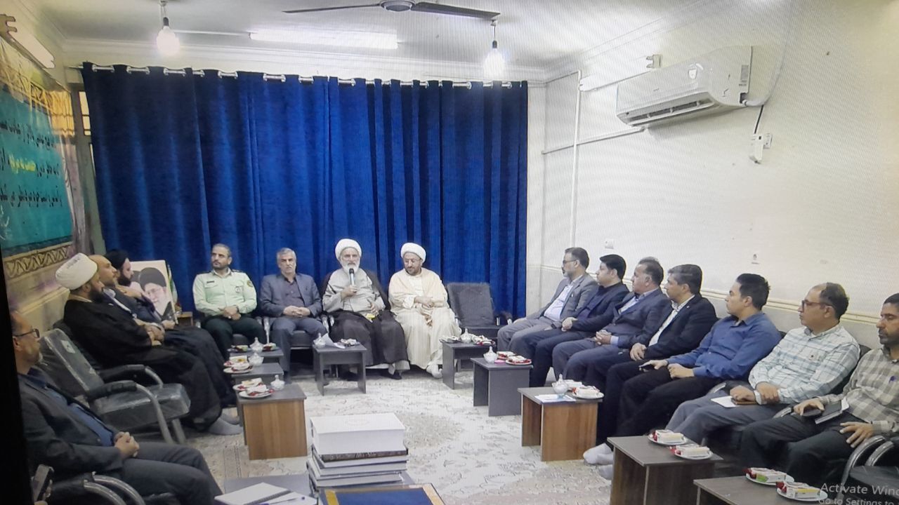 تشکیل قرارگاه نظارت بر تأمین و توزیع کالا در آبادان تشکیل قرارگاه نظارت بر تأمین و توزیع کالا در آبادان