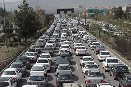 افزایش ترافیک محور‌های منتهی به مشهد در روز خاکسپاری رهبر شهید